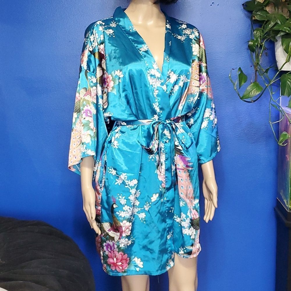 Satin Gorgeous Kimono Style Robe ✨️ - Picture 3 of 11